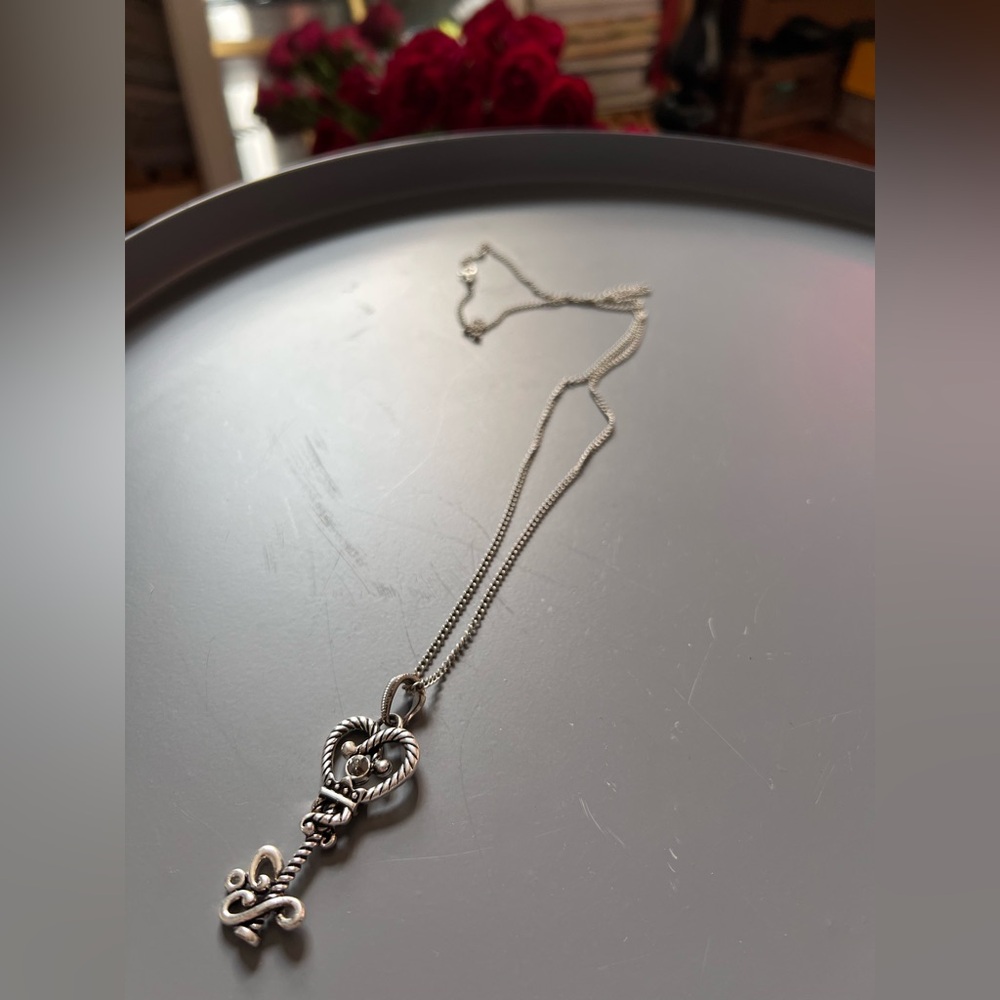Silver color Heart Key Pendant Necklace - Picture 2 of 6